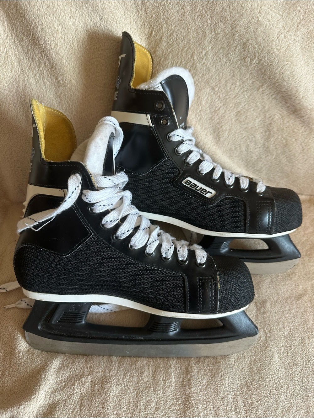 Bauer Junior Supreme 90 Hockey Skates SZ 5D (Shoe SZ 6) Canada Youth Ice Skates